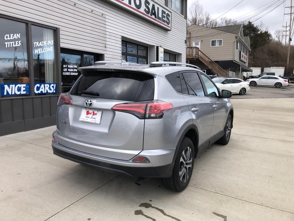 Toyota RAV4 LE FWD 2017