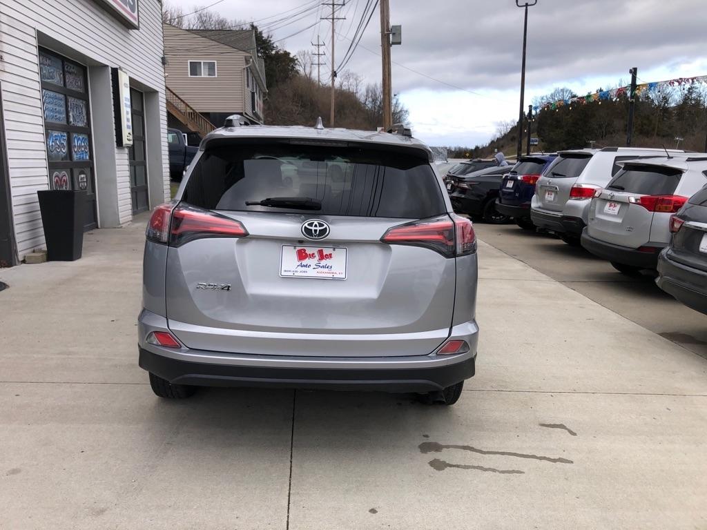 Toyota RAV4 LE FWD 2017