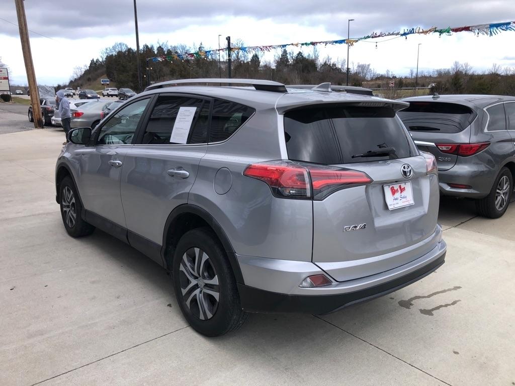 Toyota RAV4 LE FWD 2017