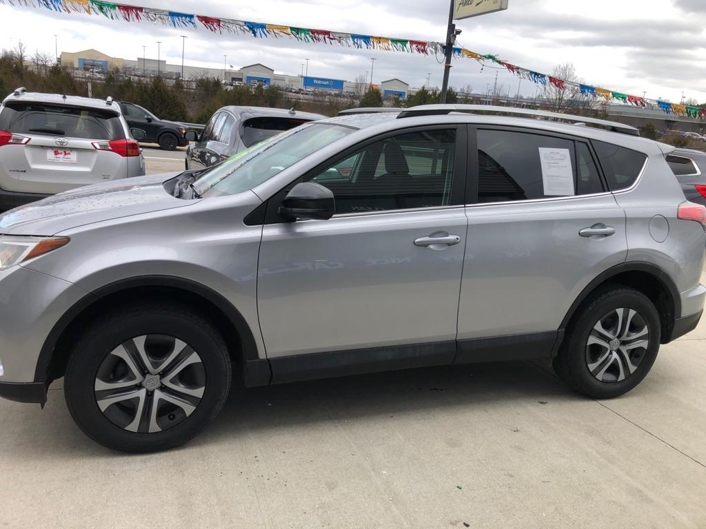 Toyota RAV4 LE FWD 2017
