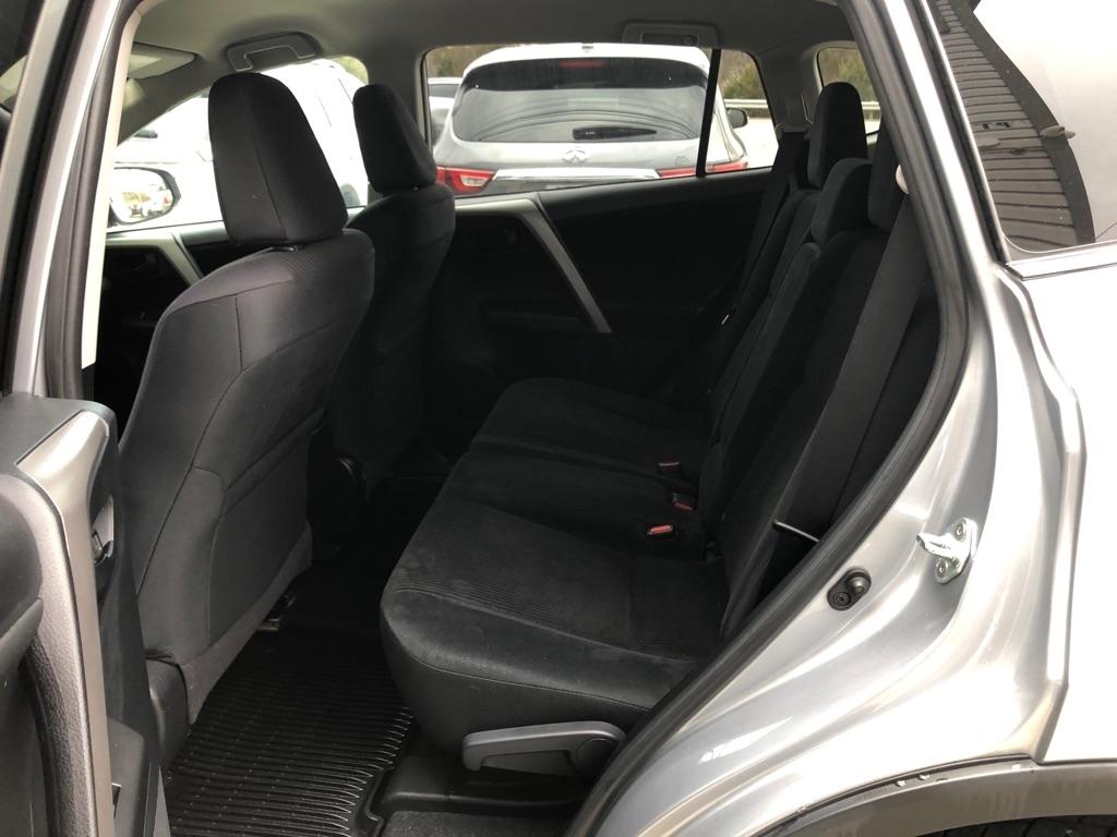 Toyota RAV4 LE FWD 2017