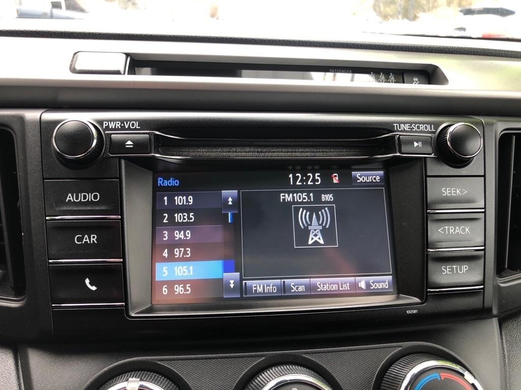 Toyota RAV4 LE FWD 2017