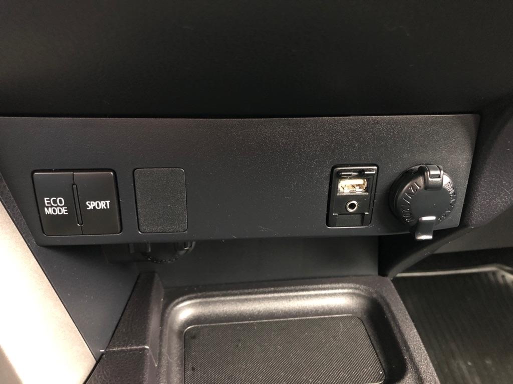 Toyota RAV4 LE FWD 2017