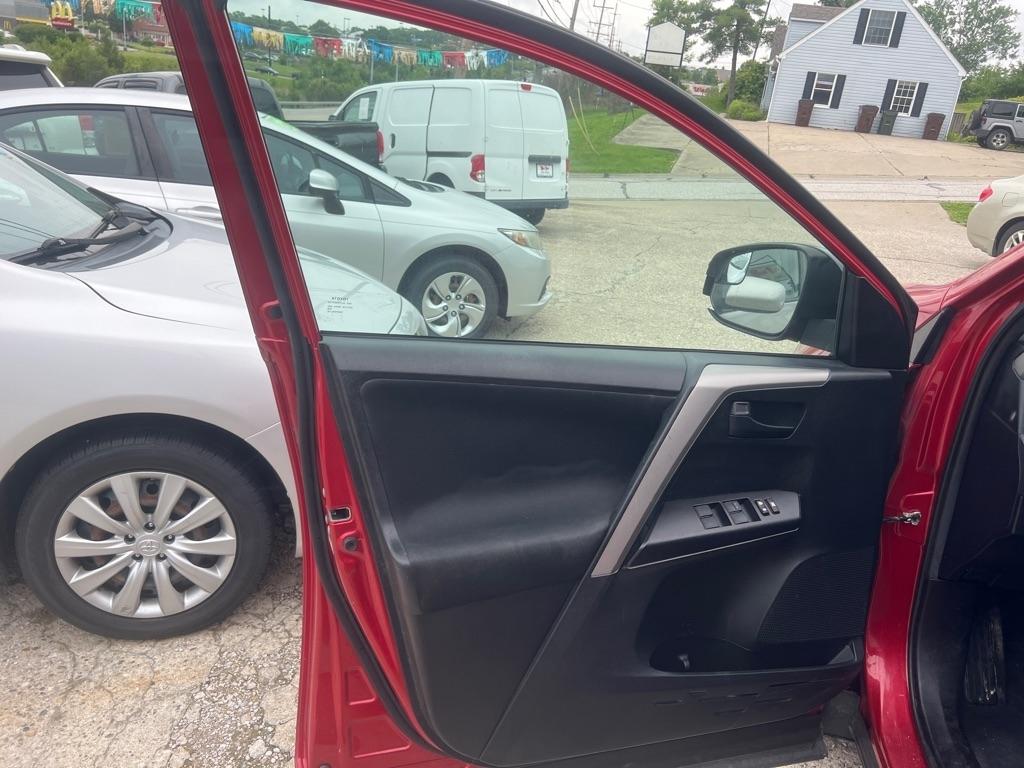 Toyota RAV4 LE AWD 2016