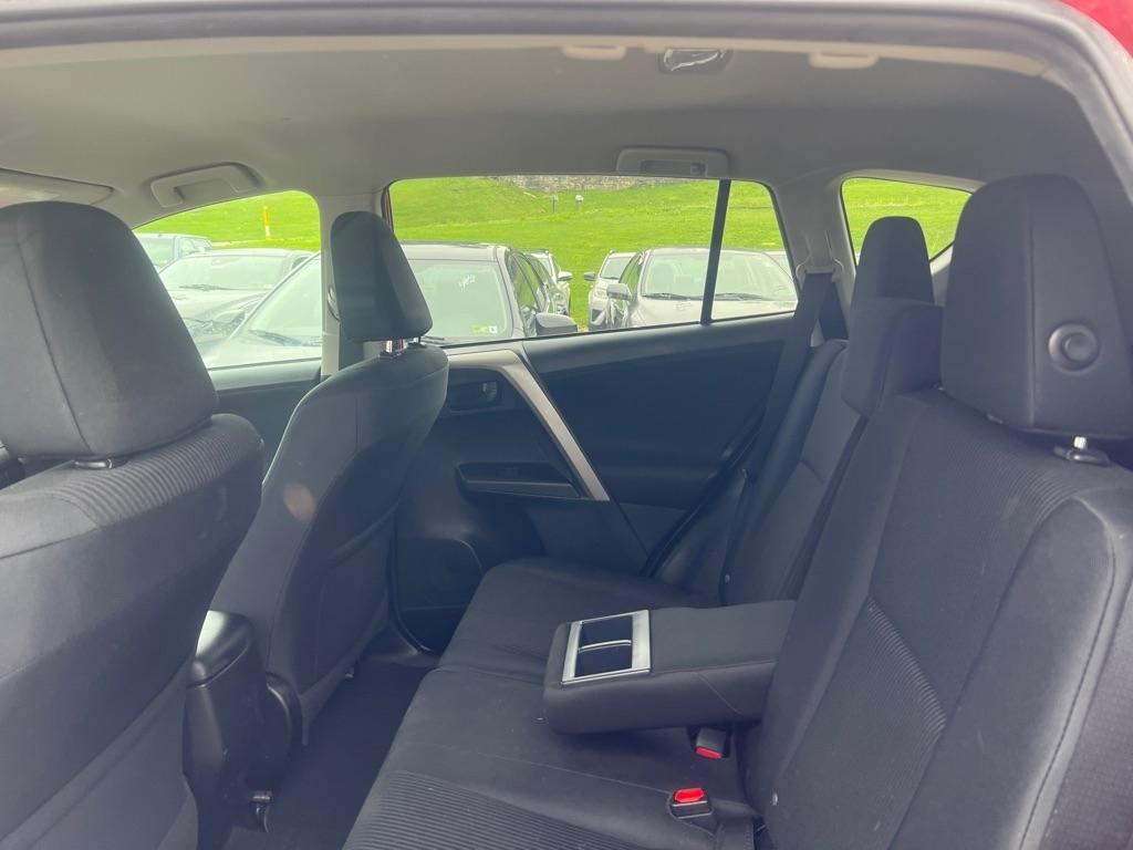 Toyota RAV4 LE AWD 2016