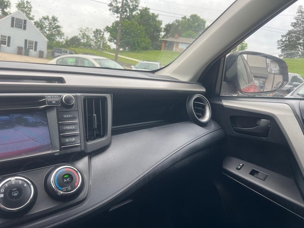 Toyota RAV4 LE AWD 2016