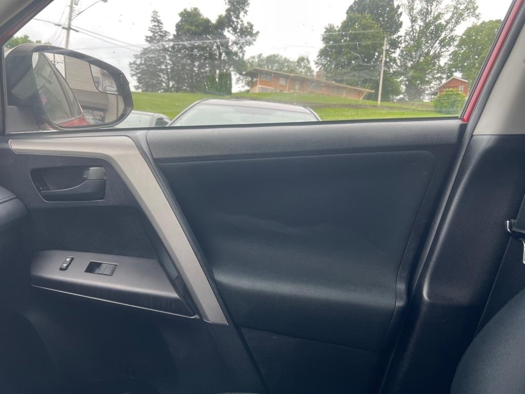 Toyota RAV4 LE AWD 2016