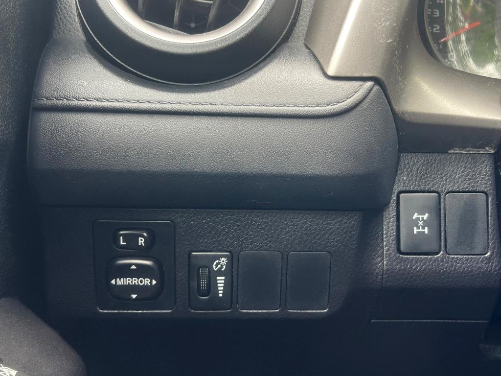 Toyota RAV4 LE AWD 2016