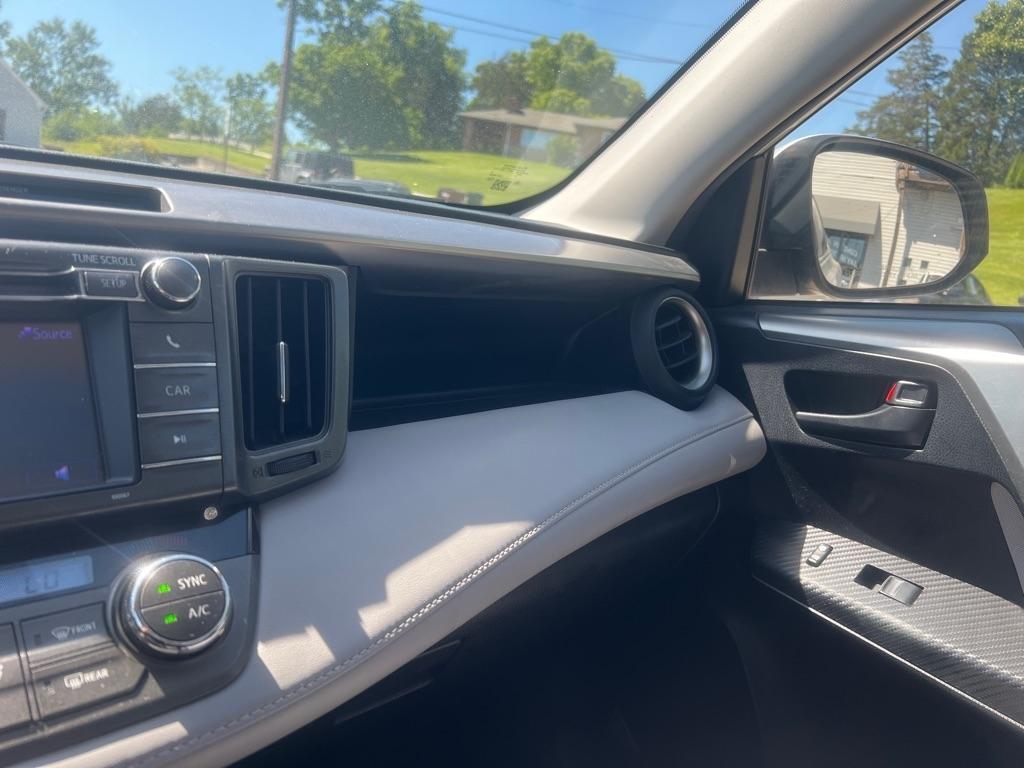Toyota RAV4 XLE AWD 2013