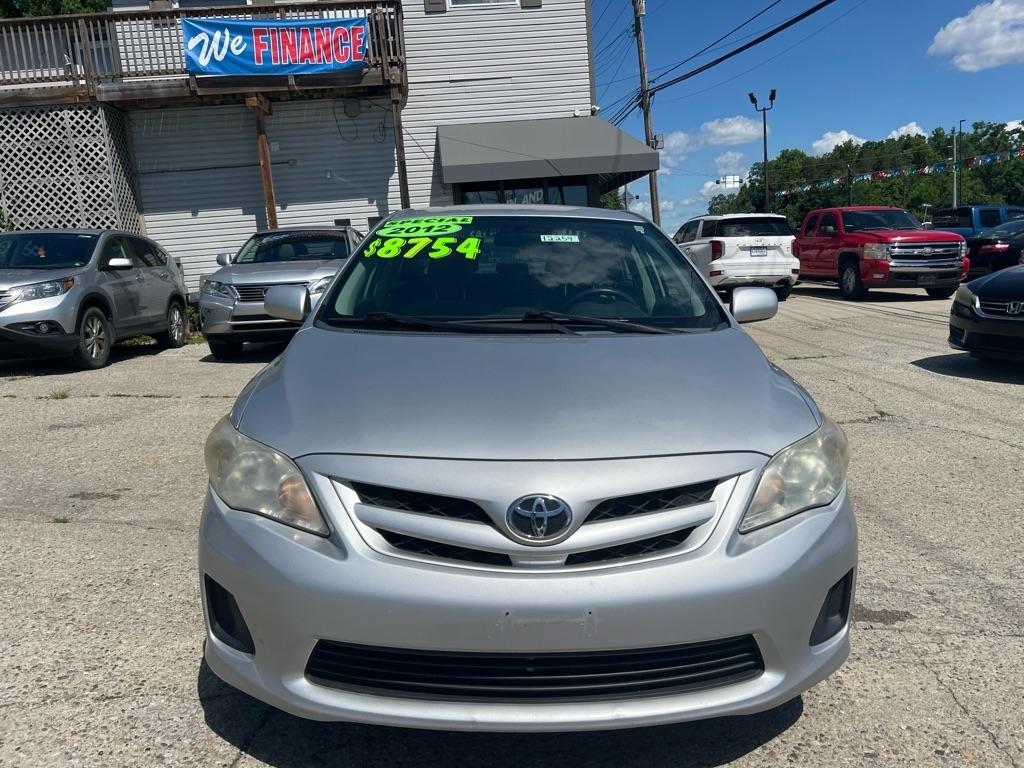 Toyota Corolla LE 4-Speed AT 2012