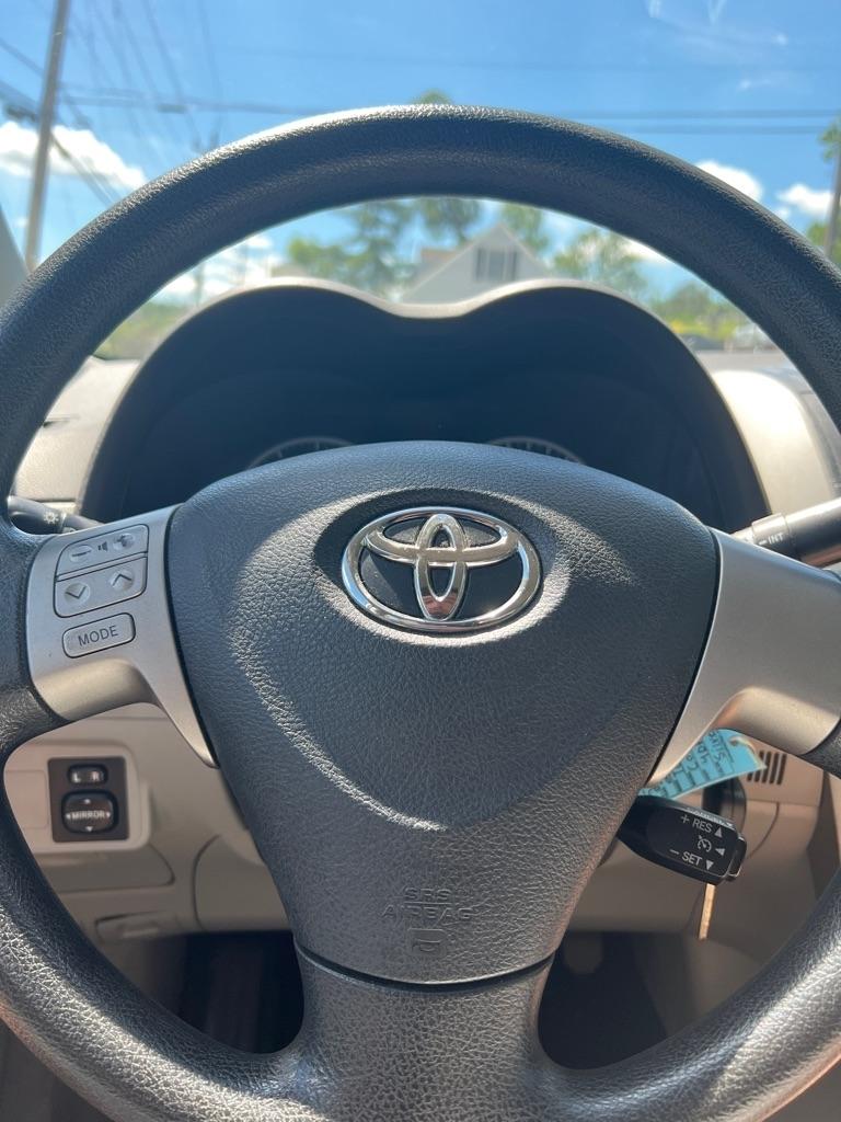 Toyota Corolla LE 4-Speed AT 2012