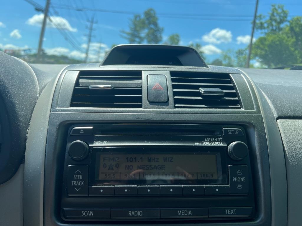 Toyota Corolla LE 4-Speed AT 2012