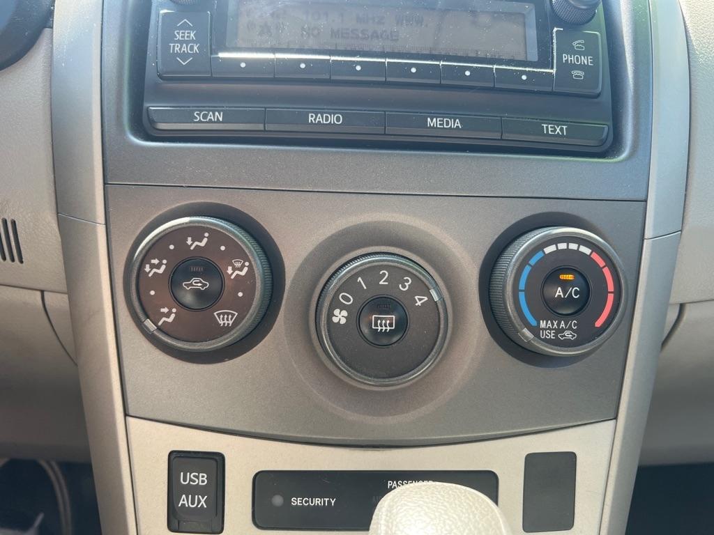 Toyota Corolla LE 4-Speed AT 2012
