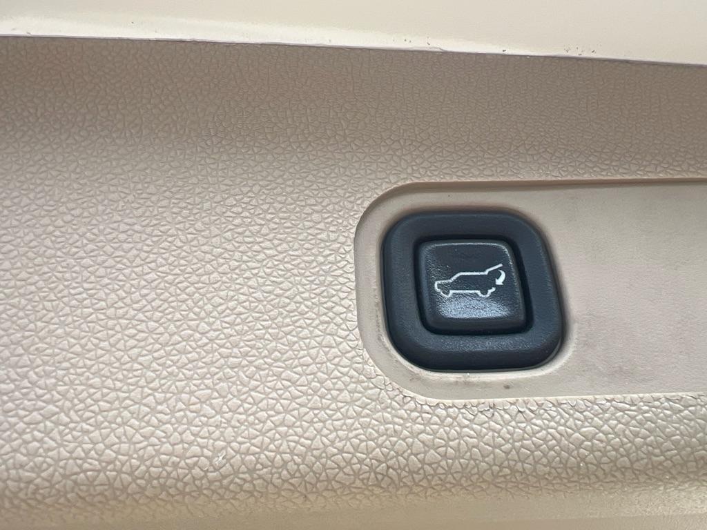Chevrolet Tahoe LTZ 4WD 2012