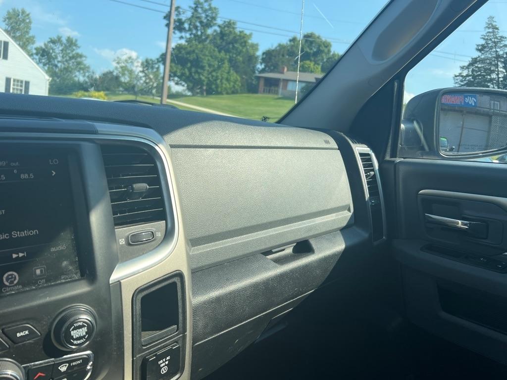 RAM 1500 SLT Crew Cab SWB 4WD 2015