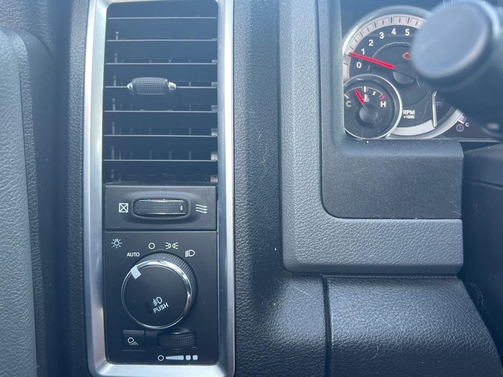 RAM 1500 SLT Crew Cab SWB 4WD 2015