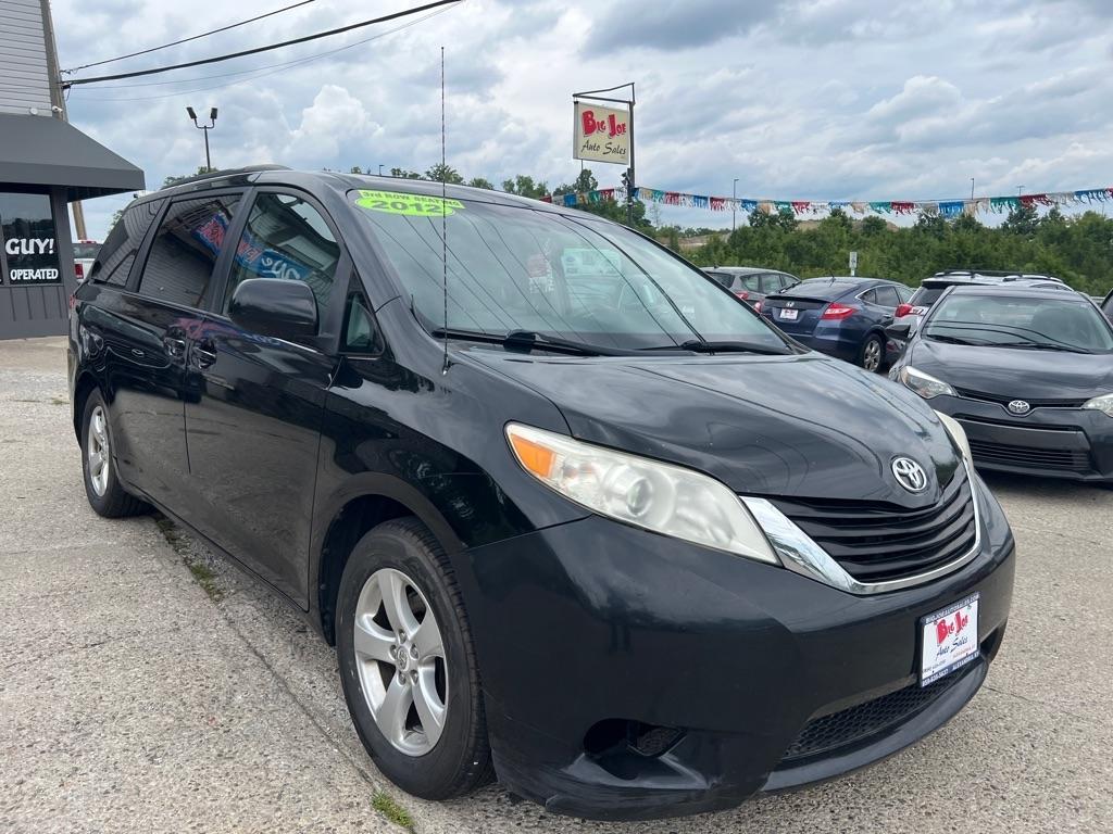 Toyota Sienna LE FWD 8-Passenger V6 2012
