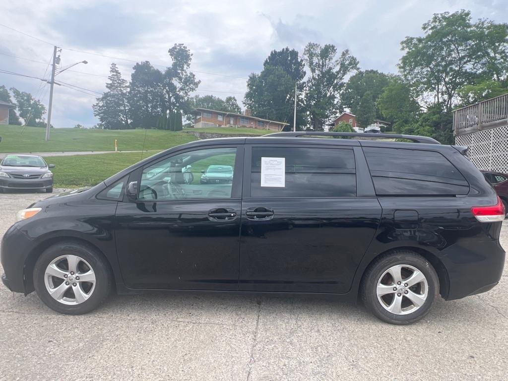 Toyota Sienna LE FWD 8-Passenger V6 2012