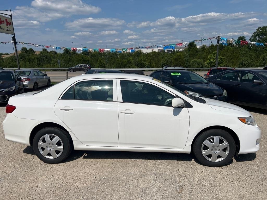 Toyota Corolla Base 4-Speed AT 2010