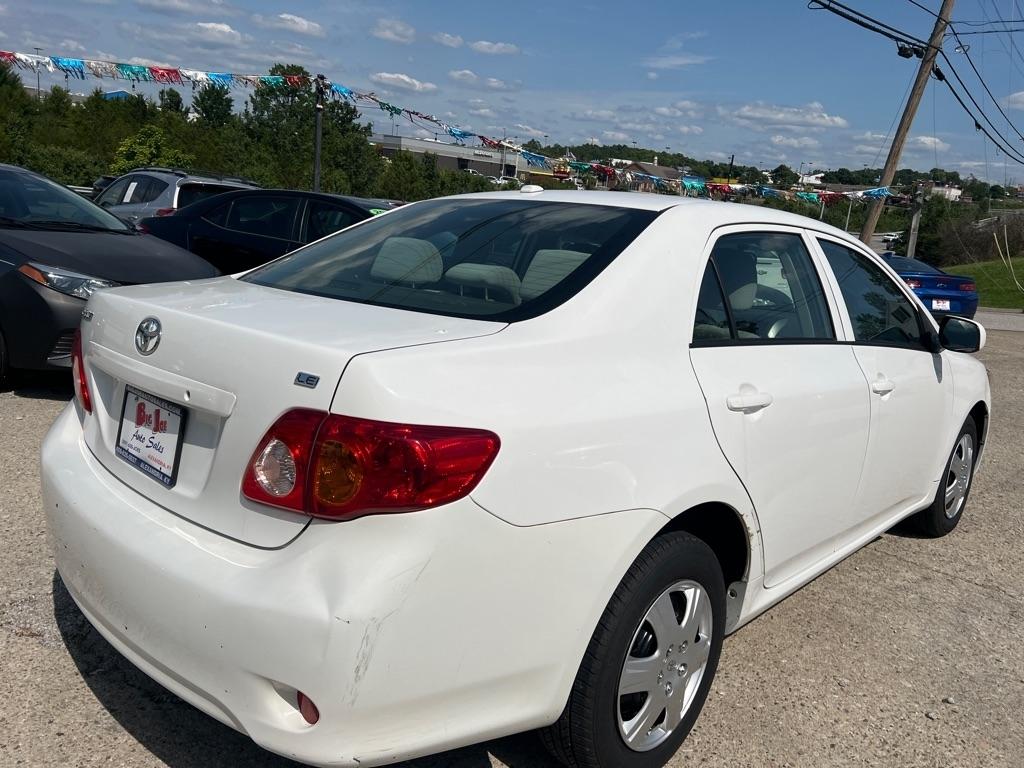 Toyota Corolla Base 4-Speed AT 2010