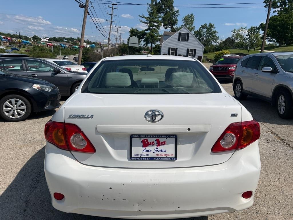 Toyota Corolla Base 4-Speed AT 2010