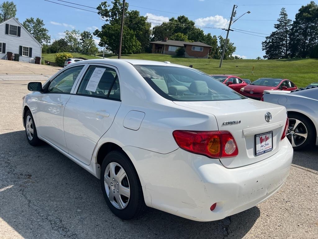 Toyota Corolla Base 4-Speed AT 2010