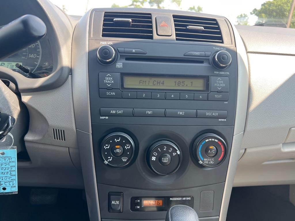 Toyota Corolla Base 4-Speed AT 2010