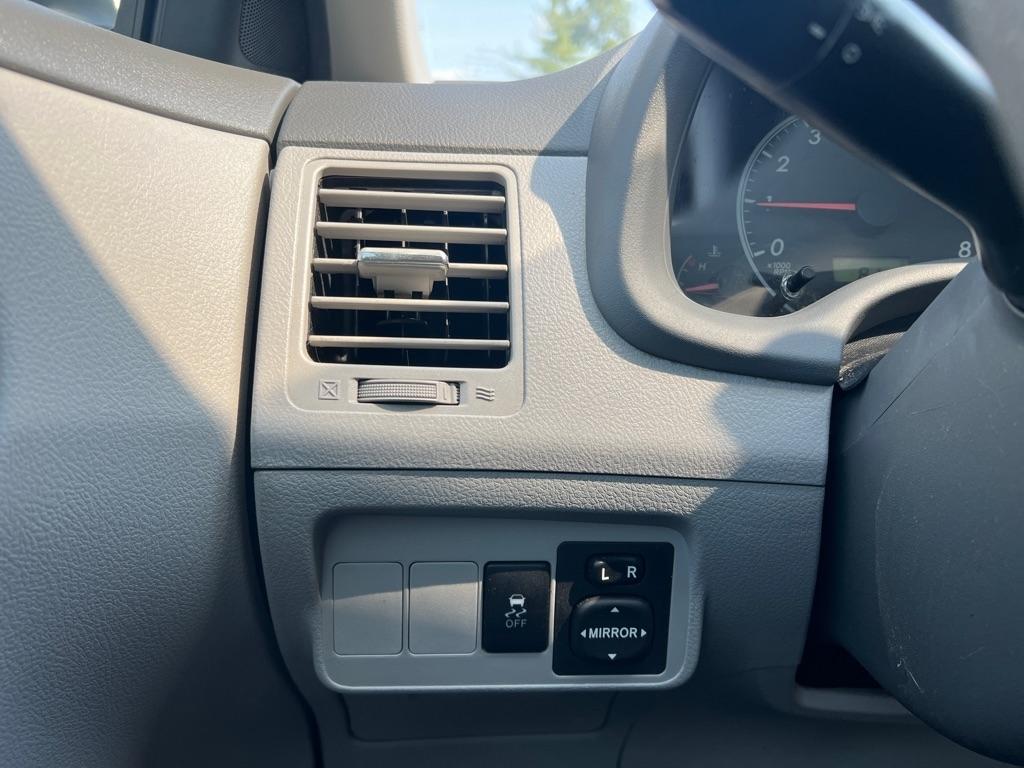 Toyota Corolla Base 4-Speed AT 2010