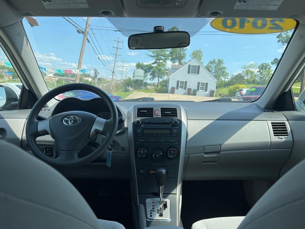 Toyota Corolla Base 4-Speed AT 2010