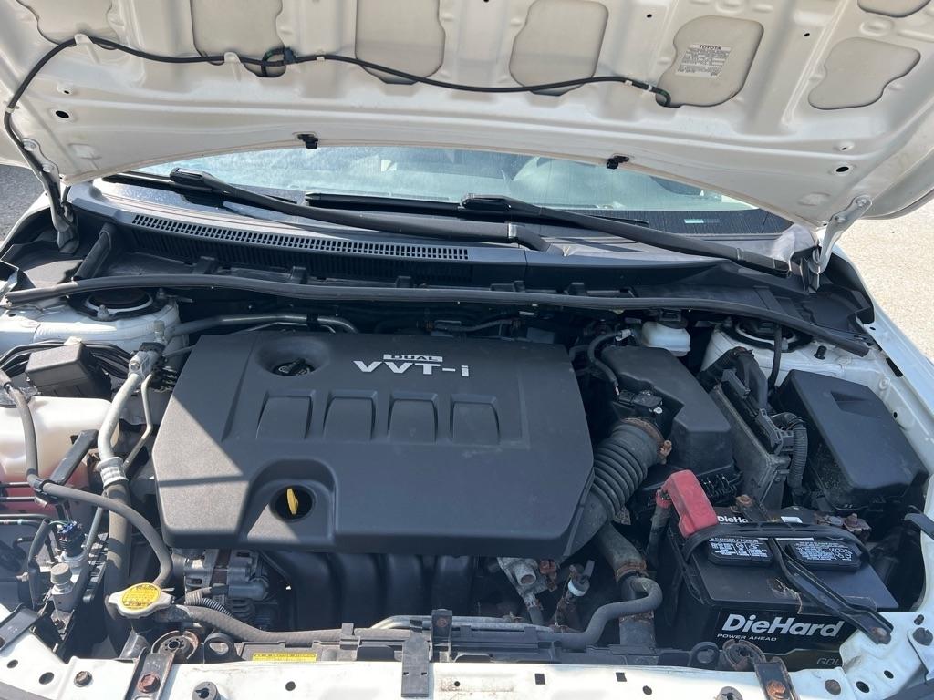 Toyota Corolla Base 4-Speed AT 2010