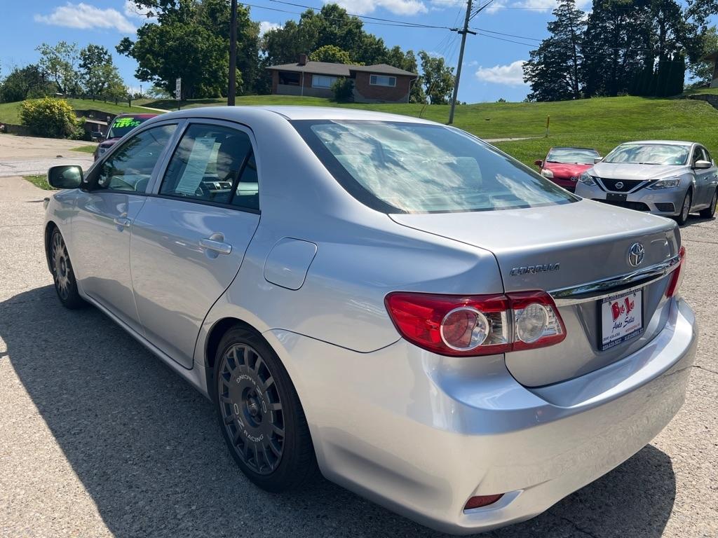 Toyota Corolla L 5-Speed MT 2012