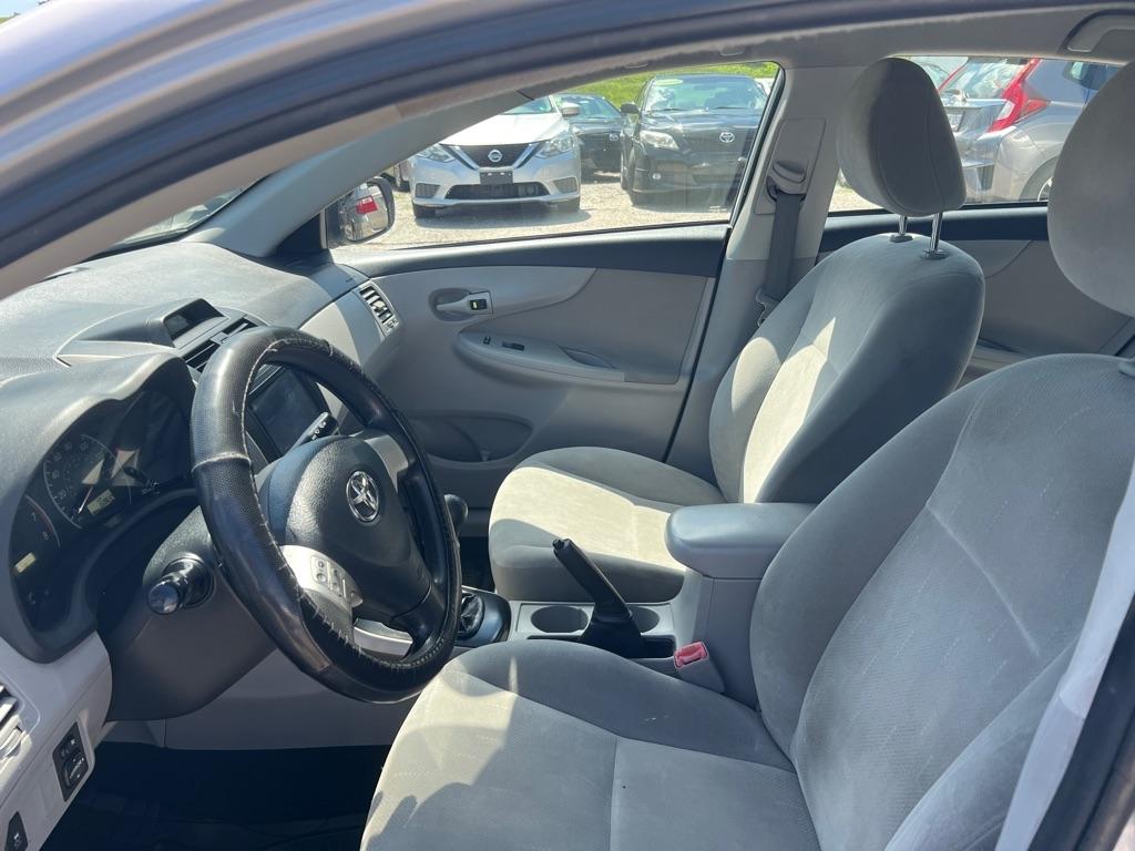 Toyota Corolla L 5-Speed MT 2012
