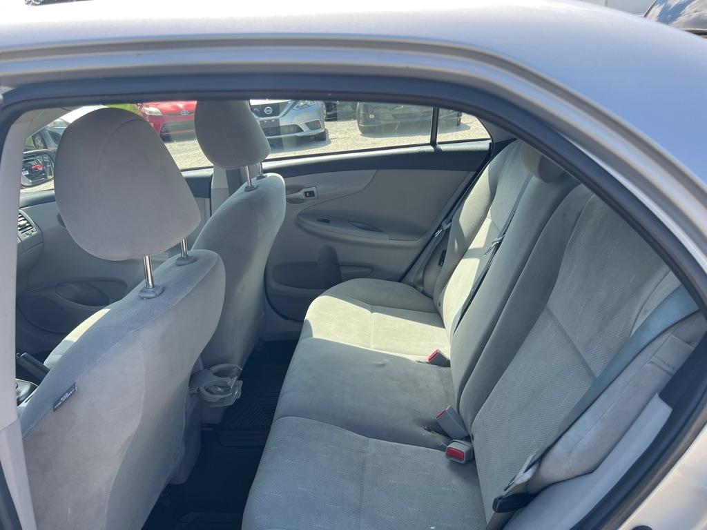 Toyota Corolla L 5-Speed MT 2012
