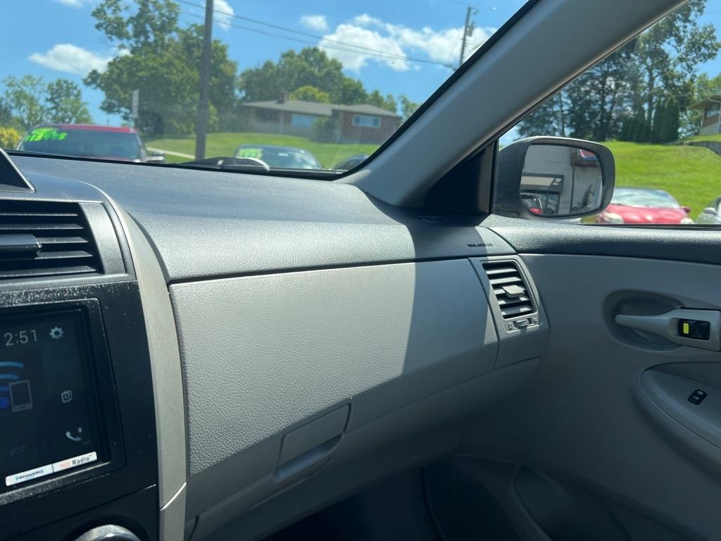 Toyota Corolla L 5-Speed MT 2012
