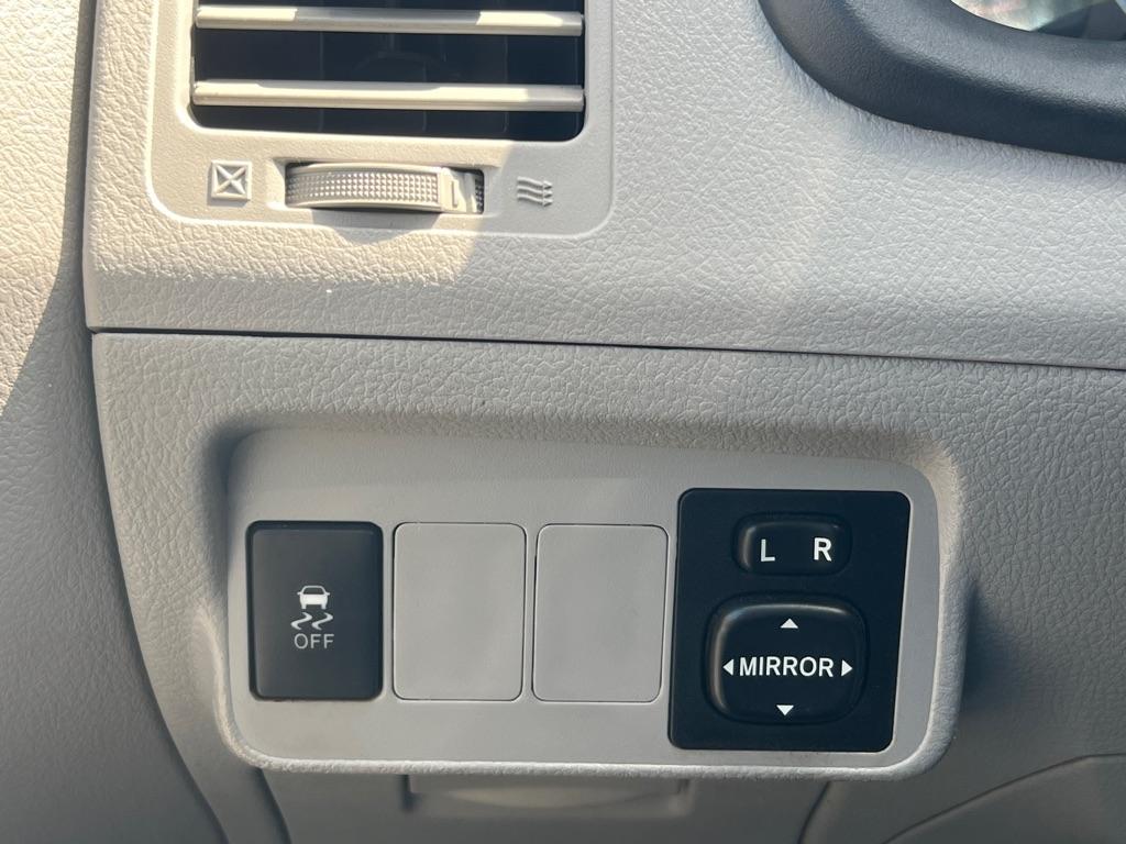 Toyota Corolla L 5-Speed MT 2012