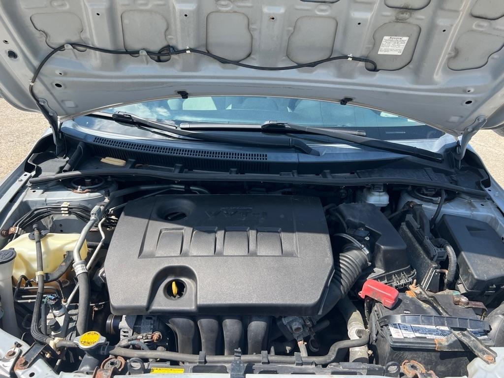 Toyota Corolla L 5-Speed MT 2012