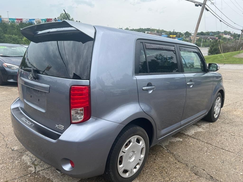 Scion xB 5-Door Wagon 5-Spd MT 2012