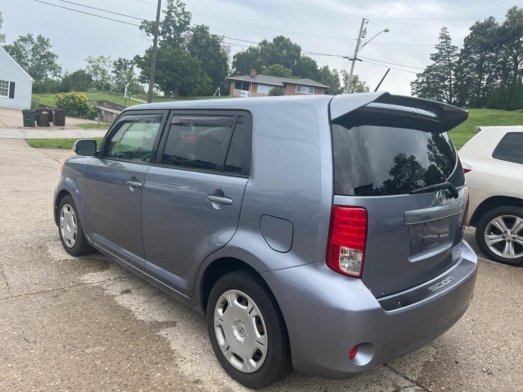 Scion xB 5-Door Wagon 5-Spd MT 2012