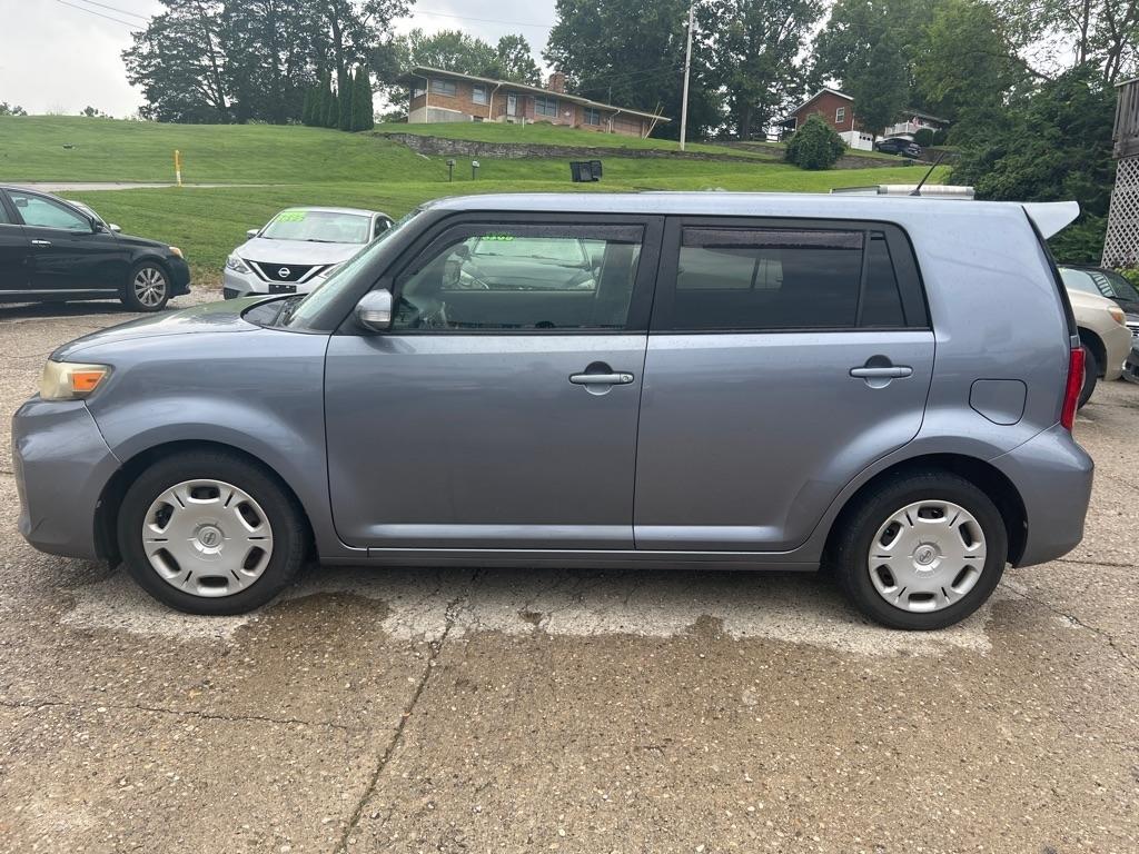 Scion xB 5-Door Wagon 5-Spd MT 2012