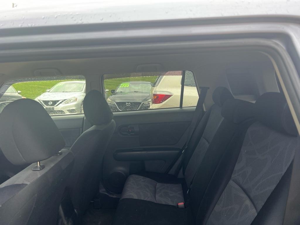 Scion xB 5-Door Wagon 5-Spd MT 2012