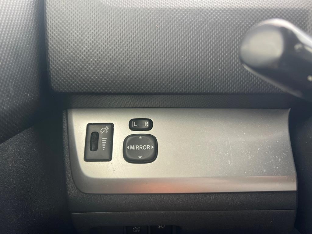 Scion xB 5-Door Wagon 5-Spd MT 2012