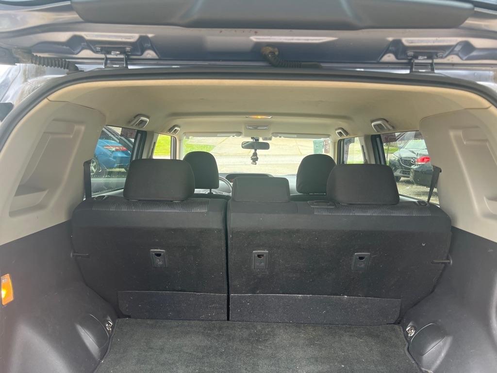 Scion xB 5-Door Wagon 5-Spd MT 2012