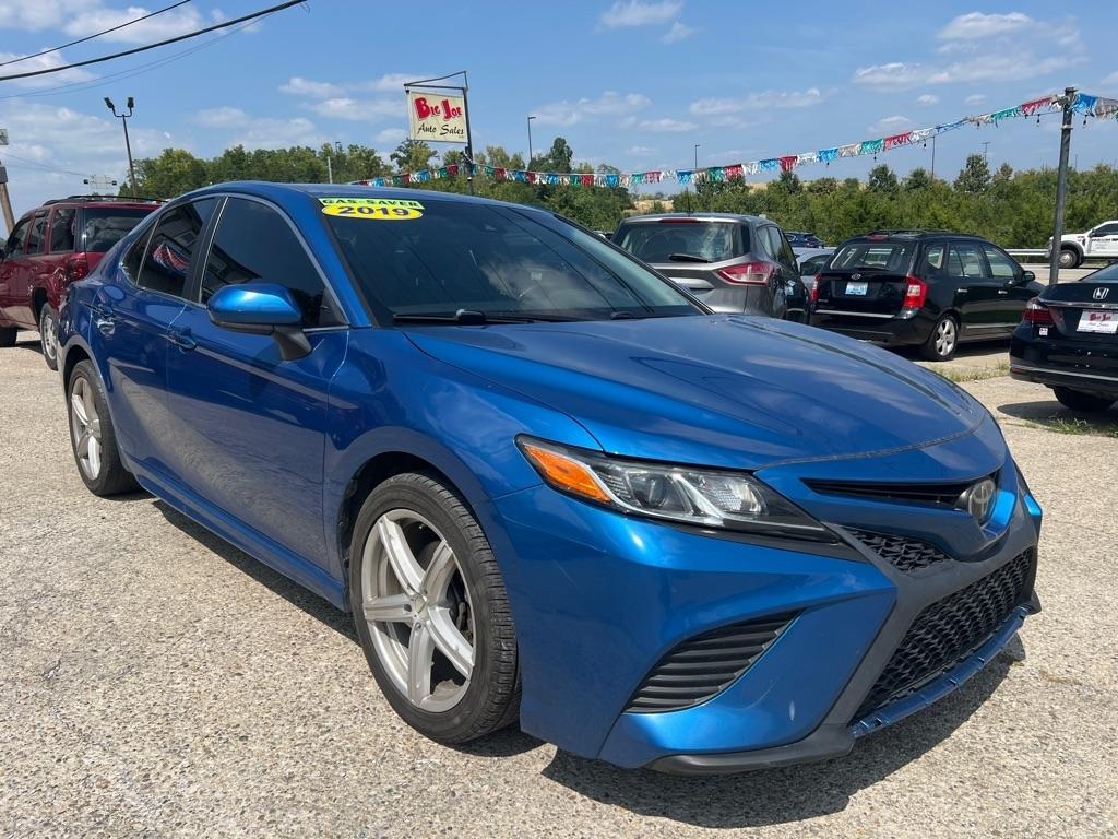 Toyota Camry SE 2019