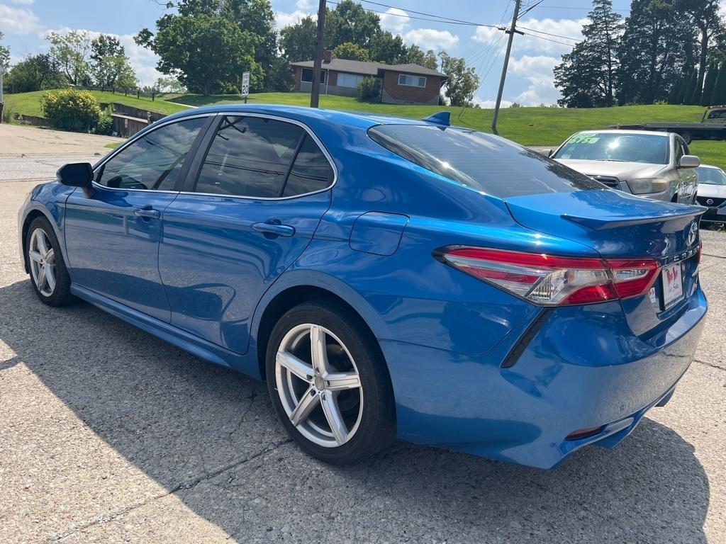 Toyota Camry SE 2019