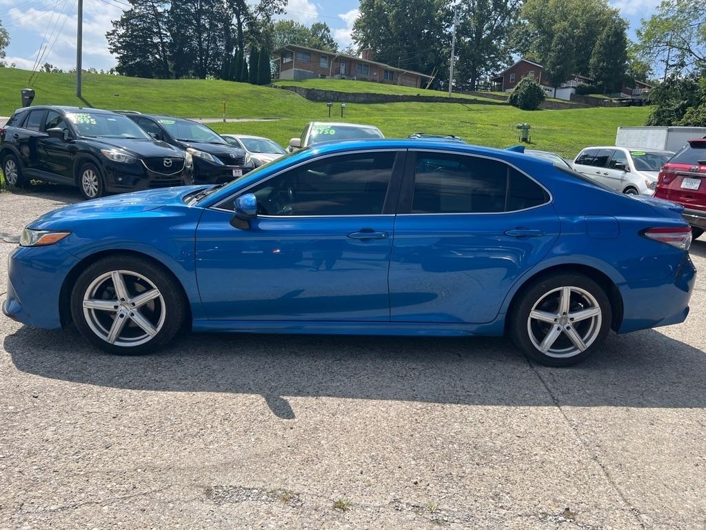 Toyota Camry SE 2019