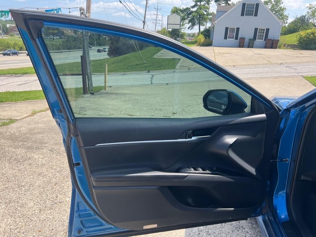 Toyota Camry SE 2019