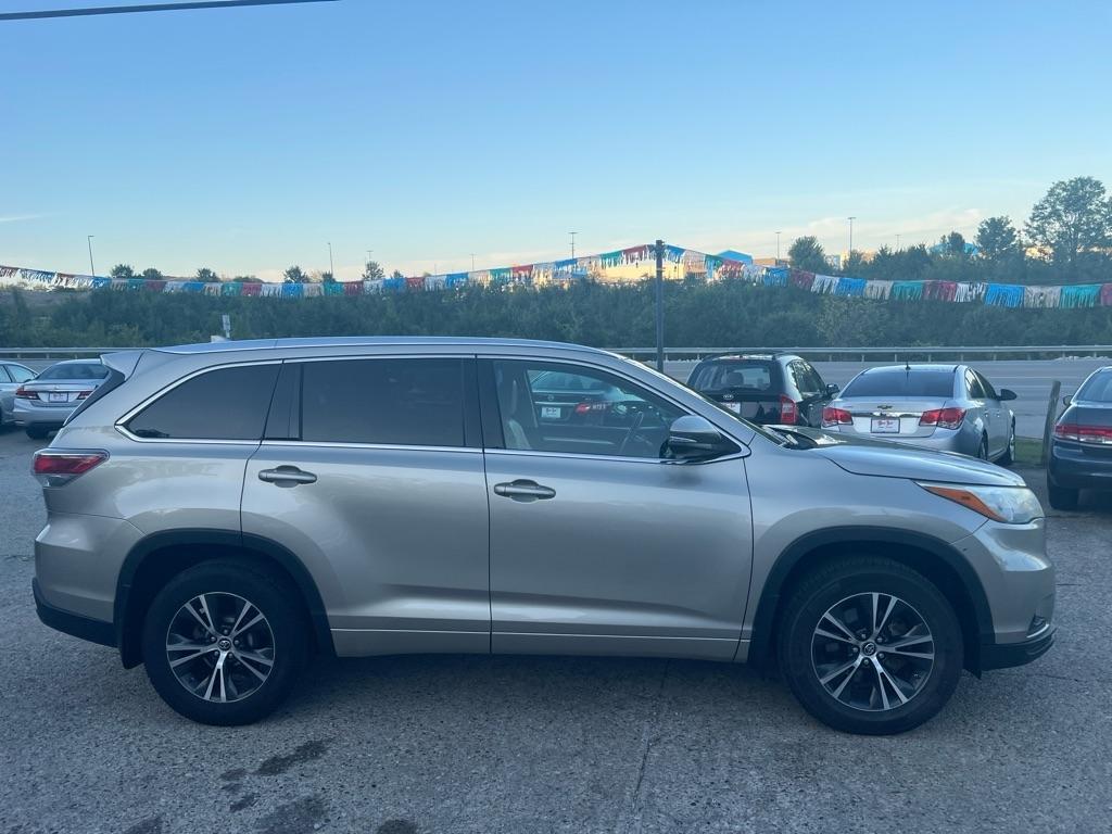 Toyota Highlander XLE AWD V6 2016