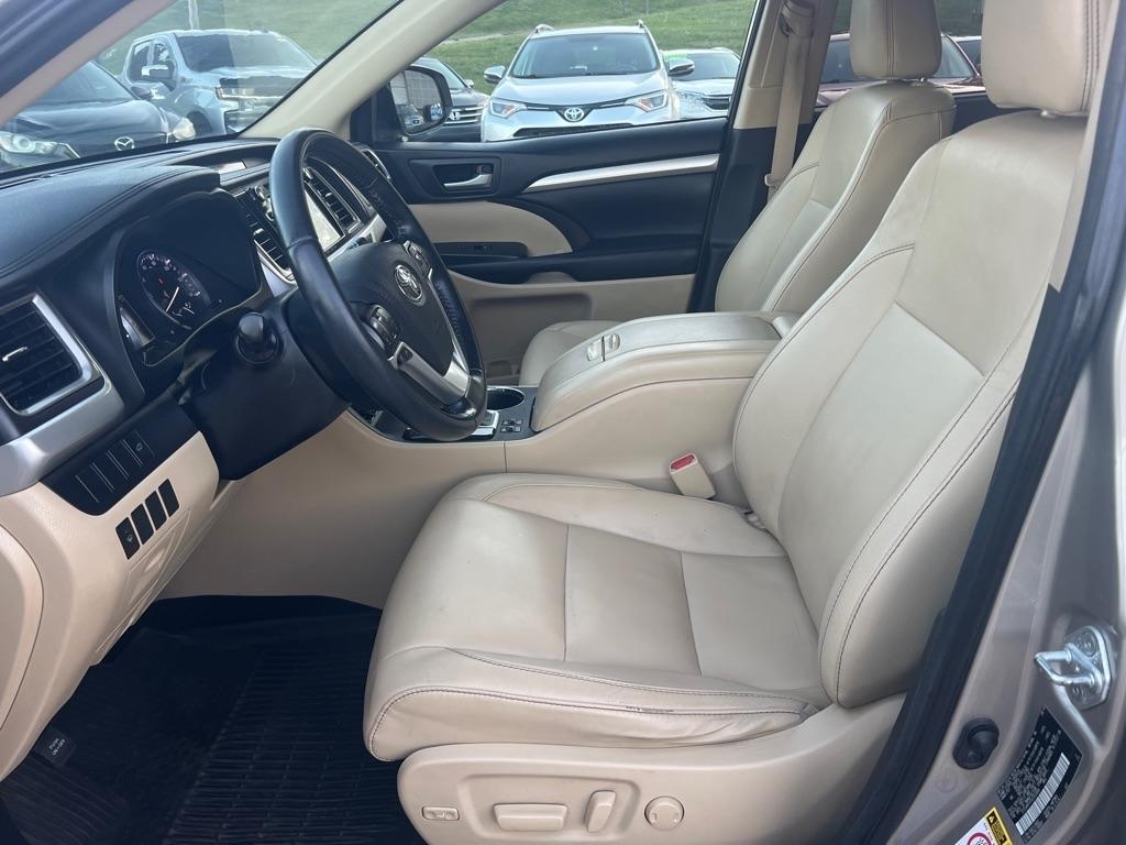 Toyota Highlander XLE AWD V6 2016