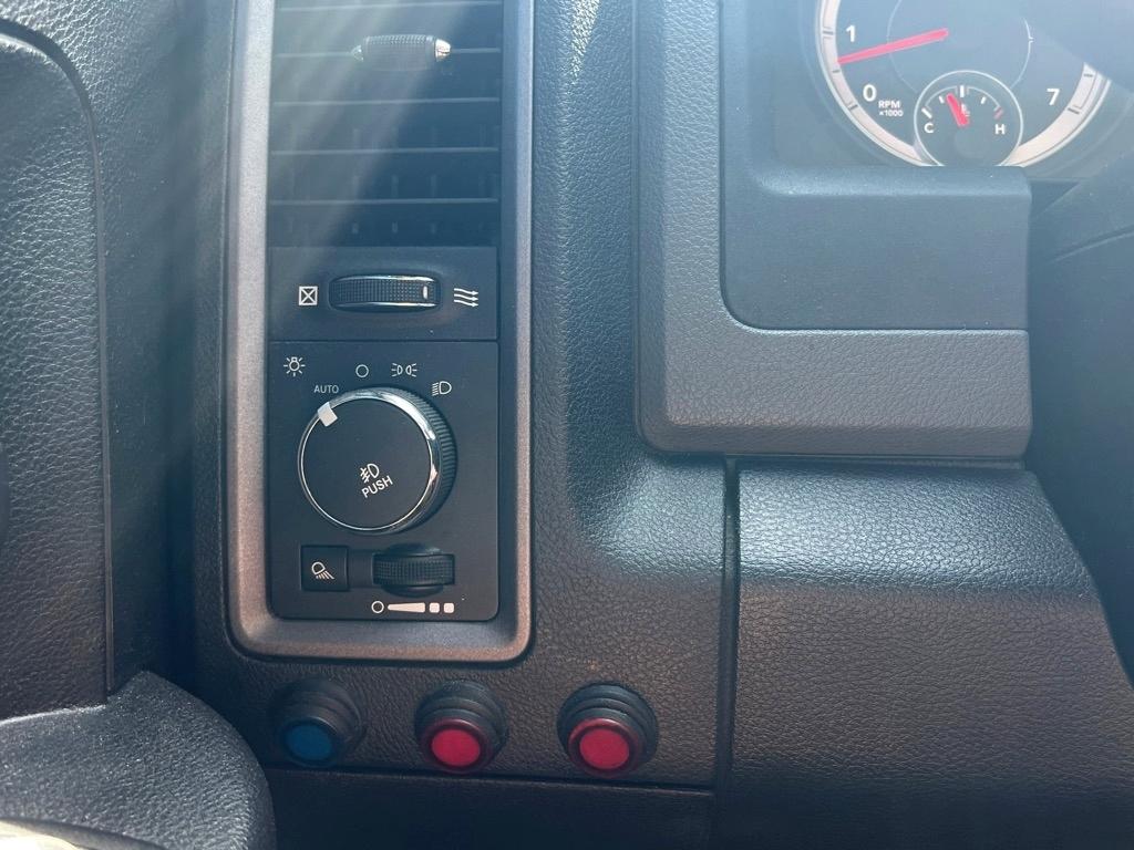 RAM 1500 Tradesman Crew Cab SWB 4WD 2014