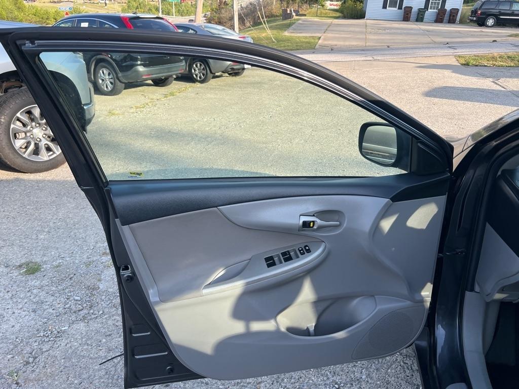 Toyota Corolla S 5-Speed MT 2013